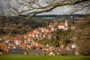 Blick auf eine idyllische Stadt im nördlichen Schwarzwald.