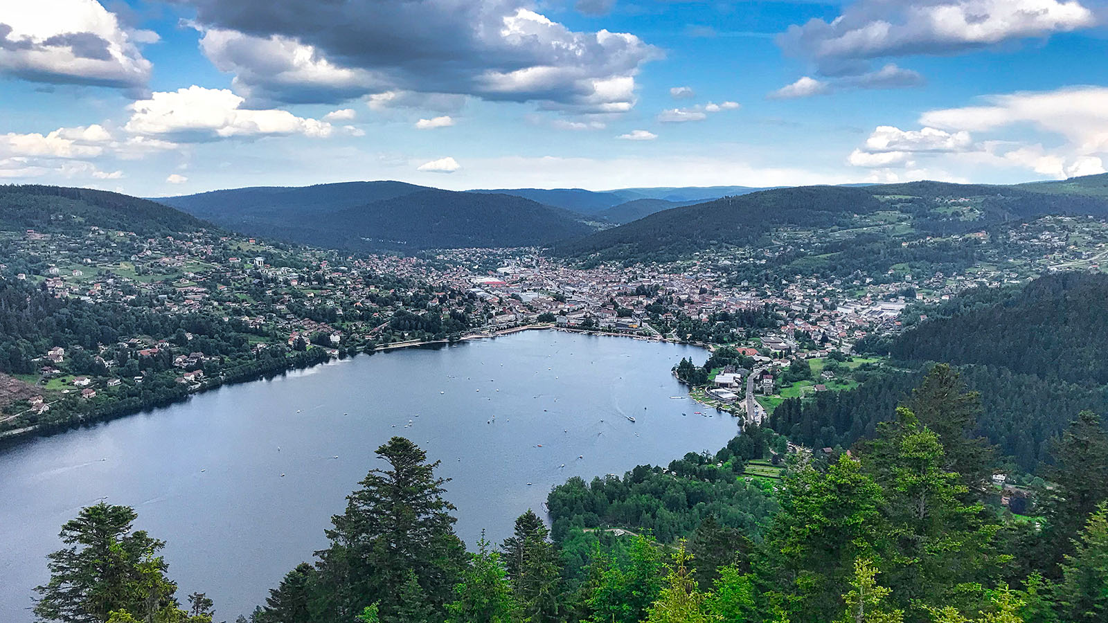 Panorama-Aufnahme von dem See Gérardmer